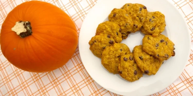 Cookies de Abóbora com Caramelo Crumbl
