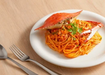 macarrão Alfredo com caranguejo