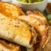 Quesadillas de chipotle caseiras, uma explosão de sabores mexicanos no seu prato.