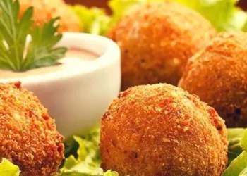 Bolinhos de Panqueca com calabresa